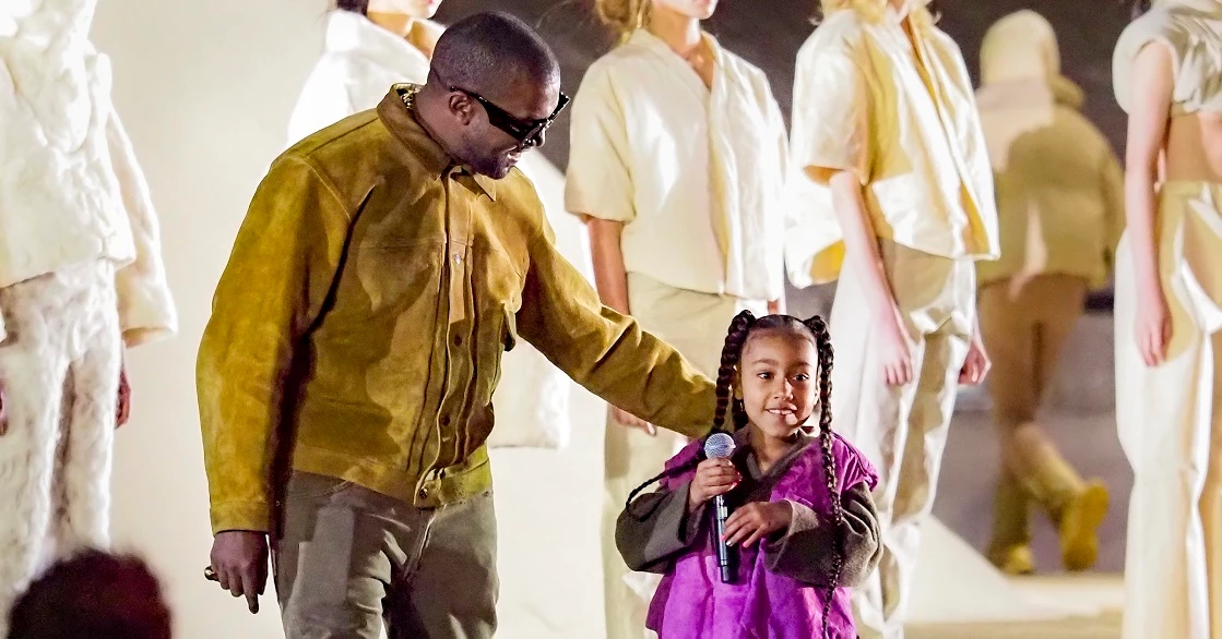 Η διαμάχη γύρω από τον Kanye West δεν είναι αρκετή για να κρατήσει τους ανθρώπους της μόδας μακριά