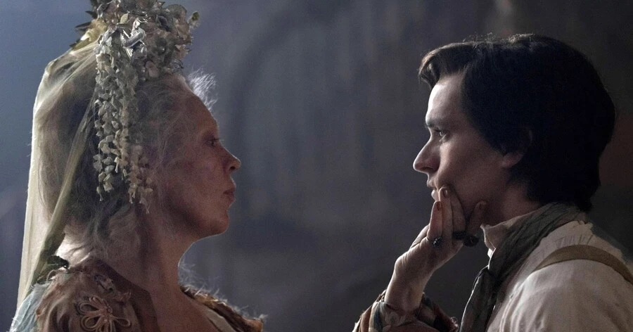 Η Julia Louis-Dreyfus στη νέα της ταινία έρχεται αντιμέτωπη με τα ψέματα που λένε οι παντρεμένοι