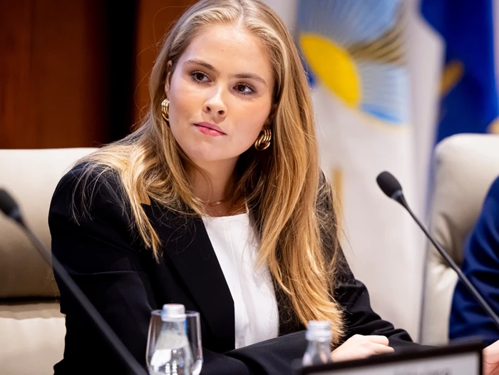 Πριγκίπισσα Catharina-Amalia | Φόρεσε το Max Mara παλτό της μητέρας της που αναβαθμίζει κάθε outfit