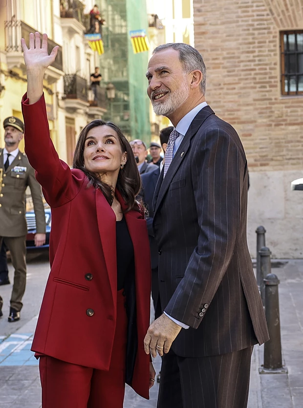 Επιστροφή στη Βαλένθια | H βασίλισσα Letizia στηρίζει τα τοπικά brands