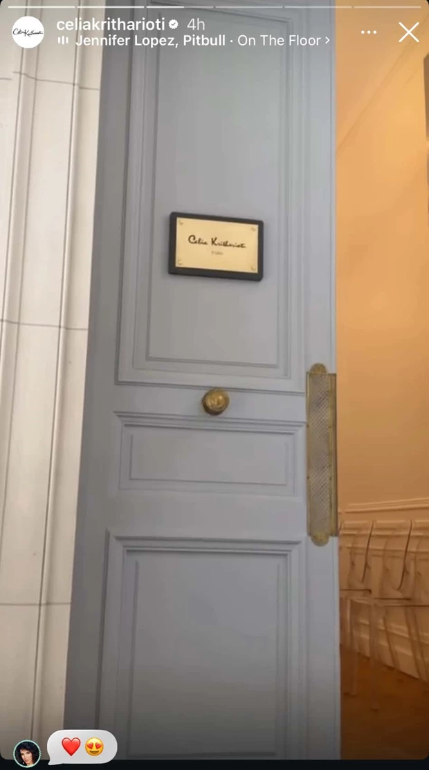 Γιατί δεν μας προκαλεί έκπληξη η εμφάνιση της Jennifer Lopez στο ατελιέ της Celia Kritharioti στο Παρίσι