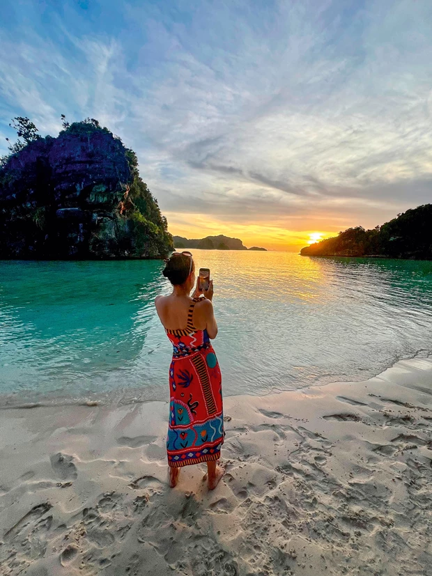 Η Lana de Beer ξεναγεί το Harper's Bazaar Greece στη Δυτική Παπούα