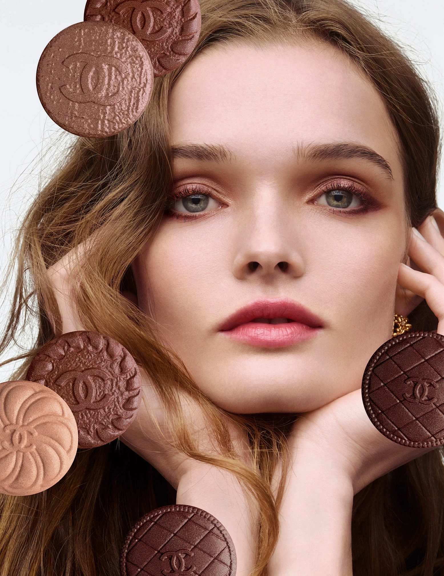 Shinny Kisses | 5 κραγιόν που μεταμορφώνονται σε πλούσια και λαμπερά lip oils