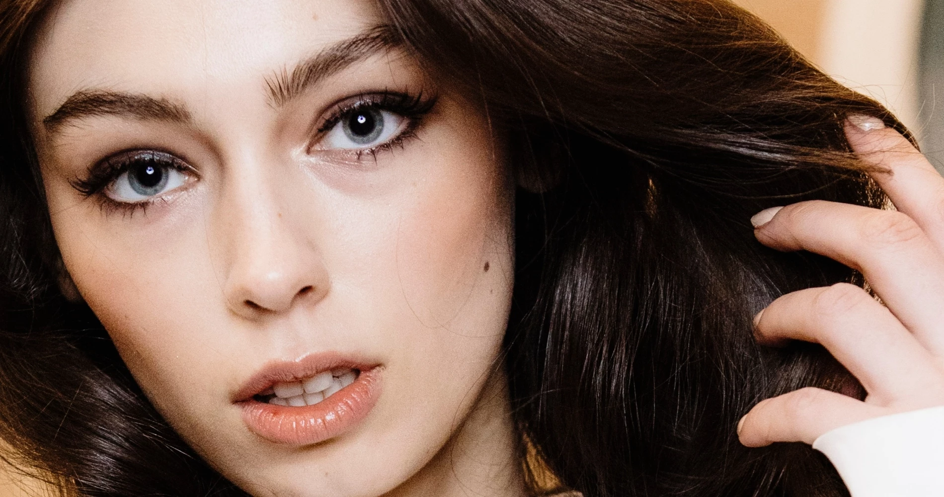 Ρυτίδες στο Πόδι της Χήνας | Πώς θα τις αντιμετωπίσετε αποτελεσματικά δίχως κόπο