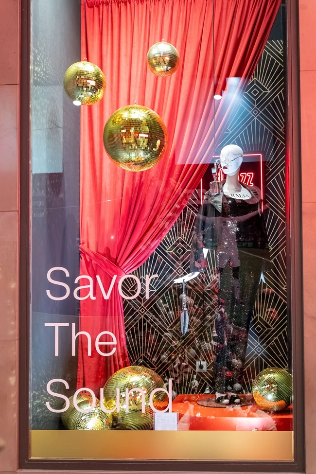 My Christmas at notos | Τα notos εγκαινίασαν τις χριστουγεννιάτικες βιτρίνες τους