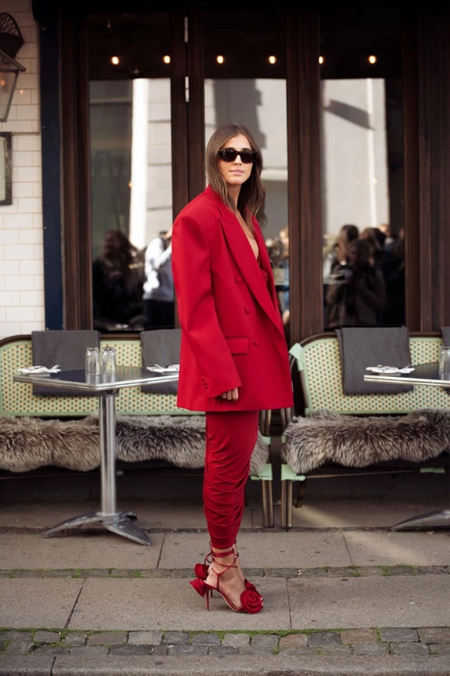 Total red street style