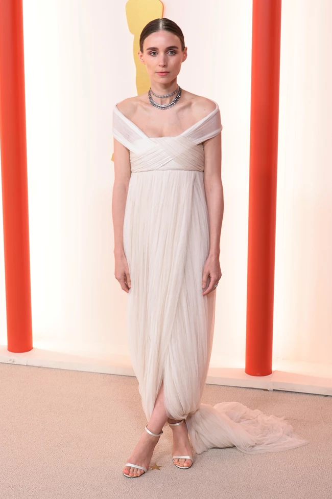 Η Rooney Mara με Alexander McQueen.