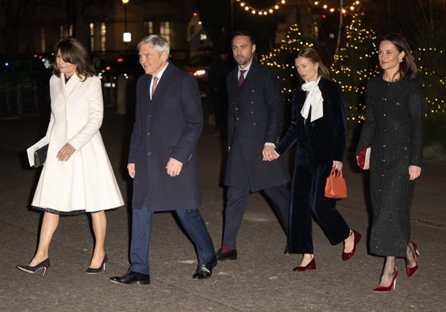 Οι Carole και Michael Middleton με τα παιδιά τους, James και Pippa