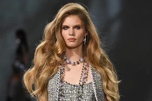 Hair Bows | Πώς να υιοθετήσετε τη Νο.1 τάση για φέτος μετά τα 50