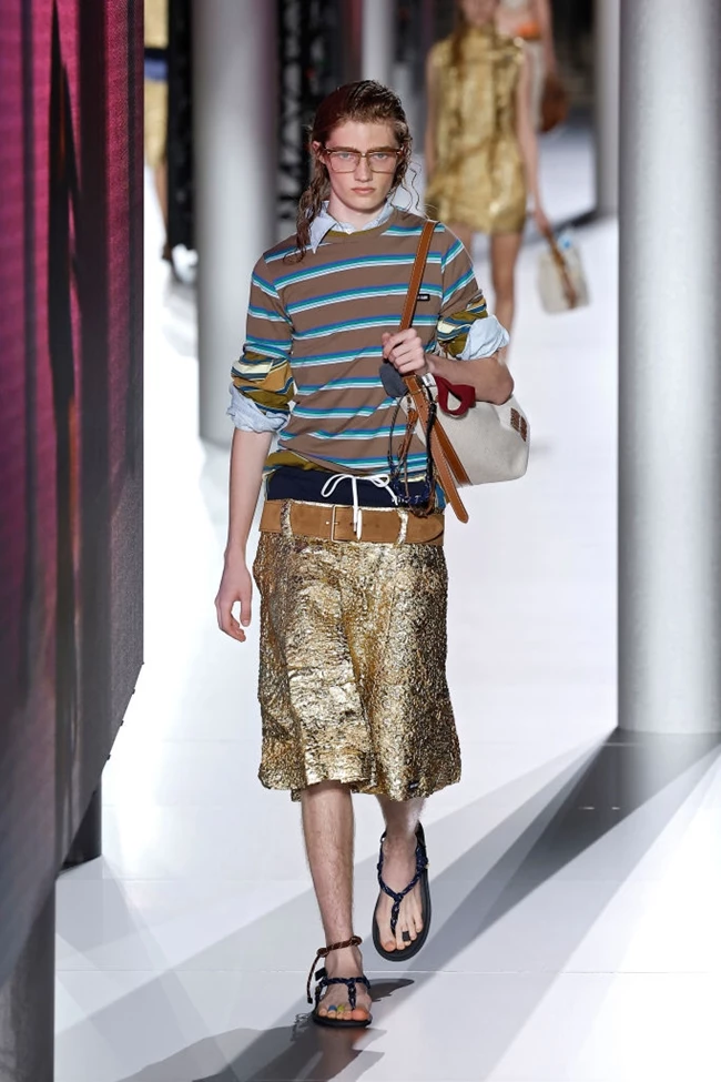 Τα dos και don'ts για να φορέσετε τα metallics με στιλ