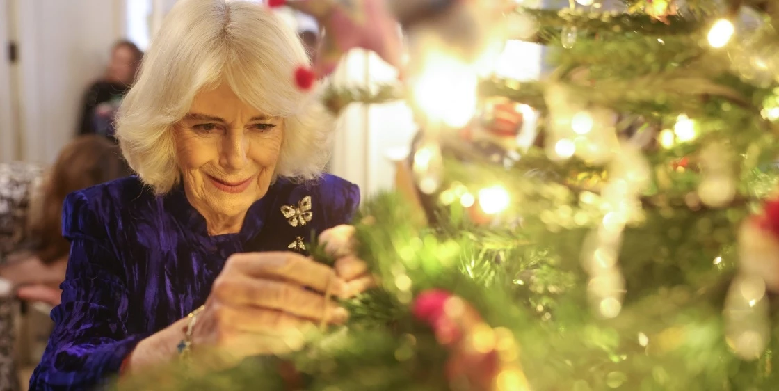 Christmas shopping | Τι αγόρασε η βασίλισσα Καμίλα από πολυτελές πολυκατάστημα