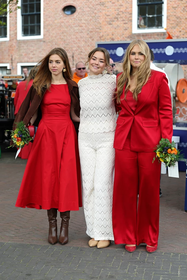 Amalia, Alexia και Ariane | Οι Πριγκίπισσες της Ολλανδίας "έκλεψαν" τις εντυπώσεις στα 59α γενέθλια του Βασιλιά Γουλιέλμου