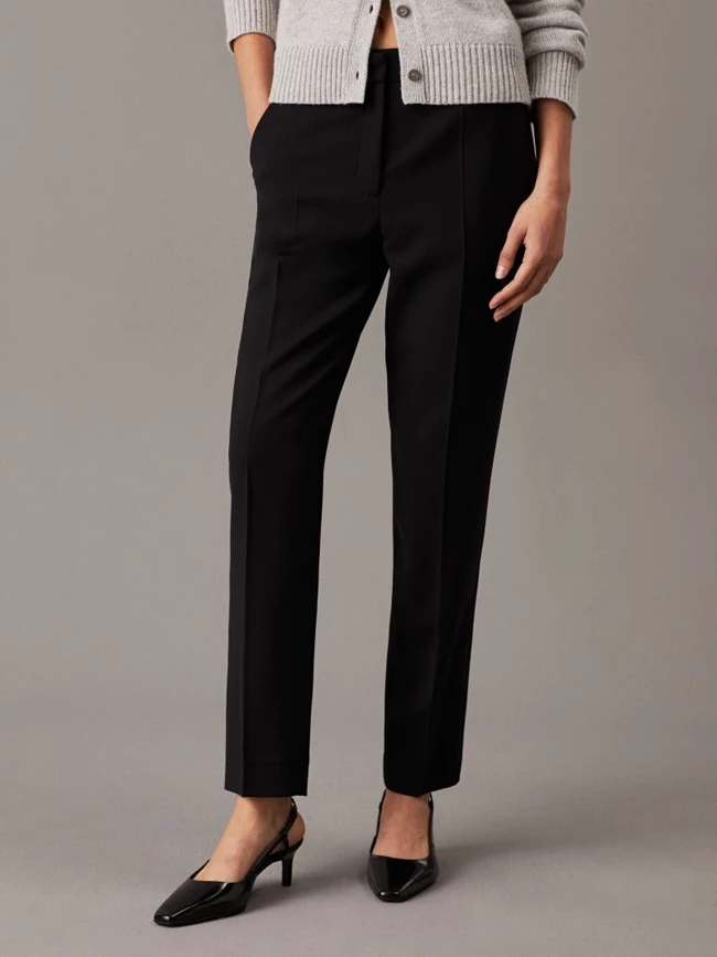 Παντελόνι με στενή tapered γραμμή, Calvin Klein.