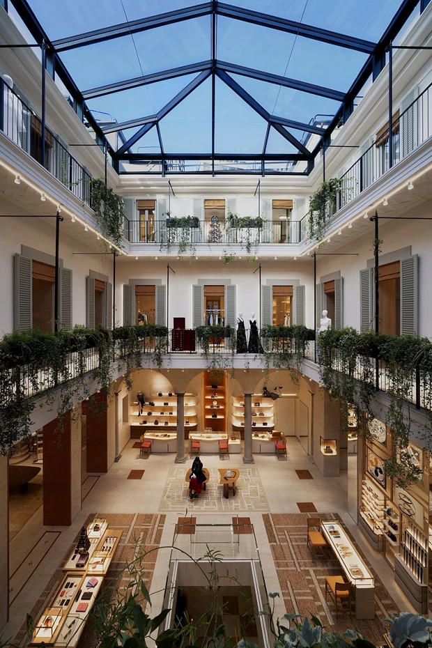 Η αναγέννηση της iconic boutique του οίκου Louis Vuitton στην καρδιά του Μιλάνου