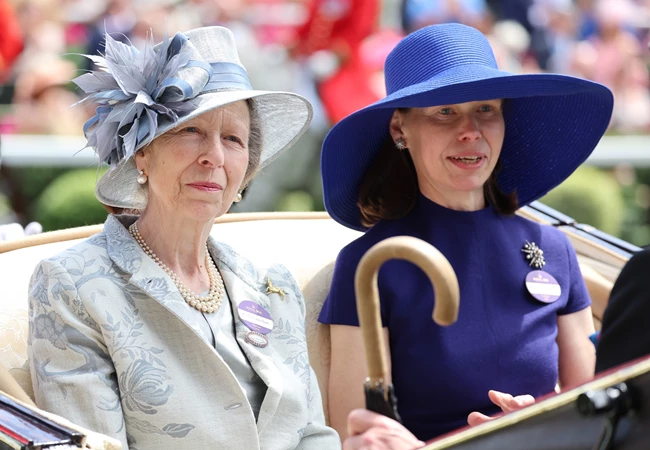 Lady Sarah Chatto |  Η σπάνια δημόσια εμφάνιση στο Royal Ascot φορώντας τα κοσμήματα της μητέρας της