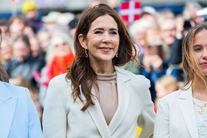 Βασίλισσα Mary της Δανίας | Η ερώτηση που έκανε δημόσια στον σύζυγό της, Frederik, και του προκάλεσε αμηχανία