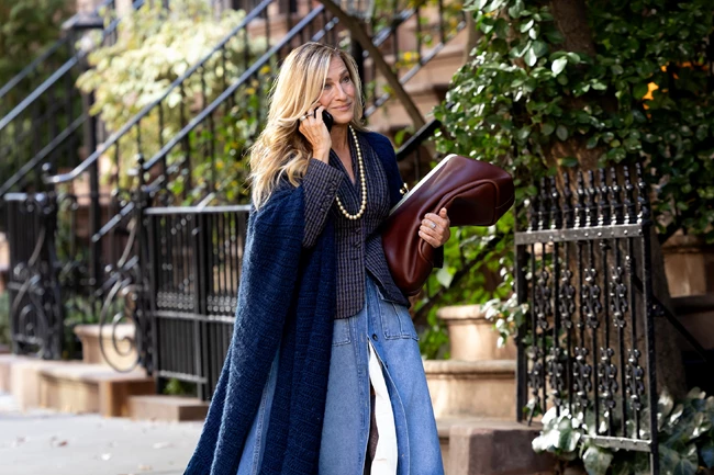 Η Sarah Jessica Parker απαρνήθηκε το signature κούρεμά της για αυτήν την τάση