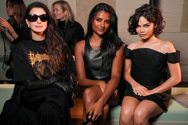 Paris Fashion Week | Το εντυπωσιακό front row στο πρώτο show του Pierpaolo Piccioli για τον οίκο Balenciaga