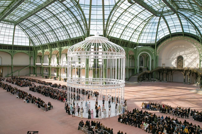 PFW SS'25 | Η επιστροφή της Chanel στο Grand Palais