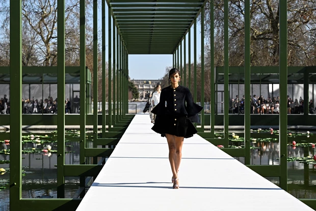 Εβδομάδα Μόδας Παρισιού | Οι chic παρουσίες στο show του Dior στον Κήπο του Κεραμεικού