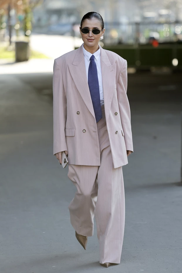 ροζ street style