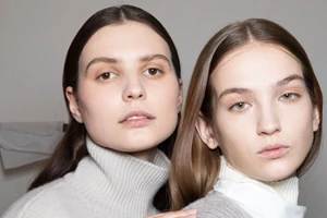 Slugging | Το νέο K-beauty skincare trend υπόσχεται εξαιρετικά λαμπερή επιδερμίδα ακόμα και το χειμώνα