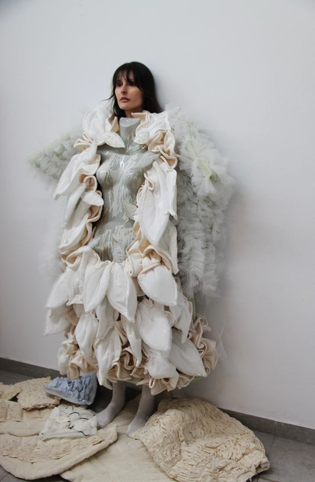 Bring Me to the Cosmos | Μία σύντομης διάρκειας νέα έκθεση παντρεύει υψηλή ραπτική και τέχνη