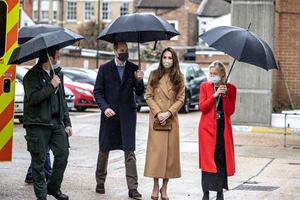 Kate Middleton | Φόρεσε το αγαπημένο staple της γυναικείας γκαρνταρόμπας