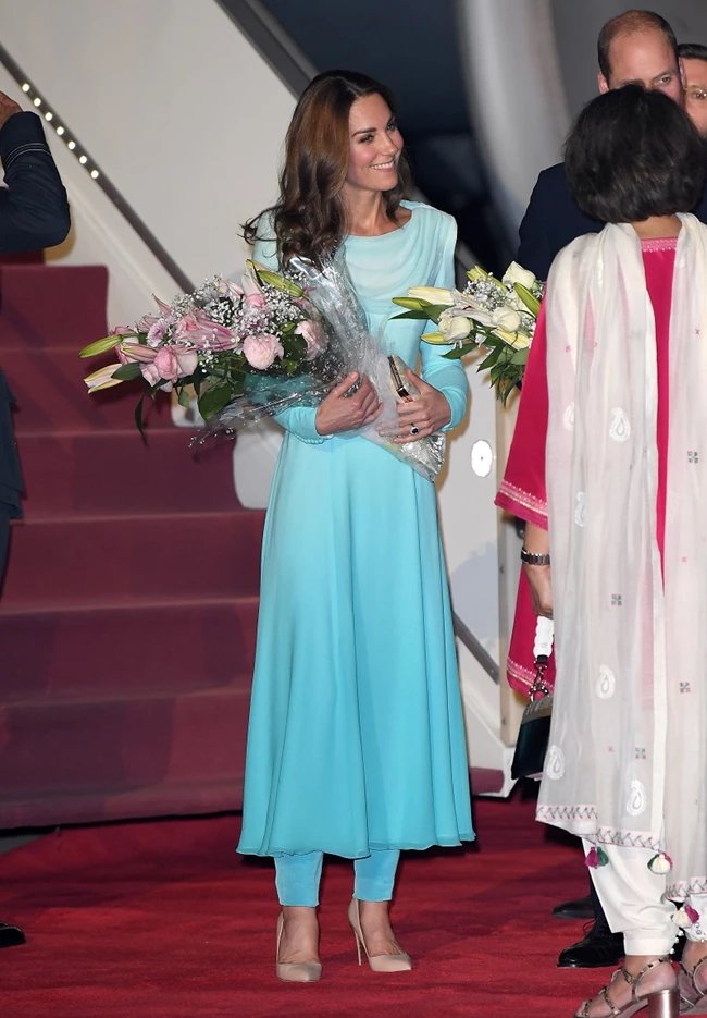 Η Kate Middleton με σύνολο που θυμίζει την πριγκίπισσα Diana