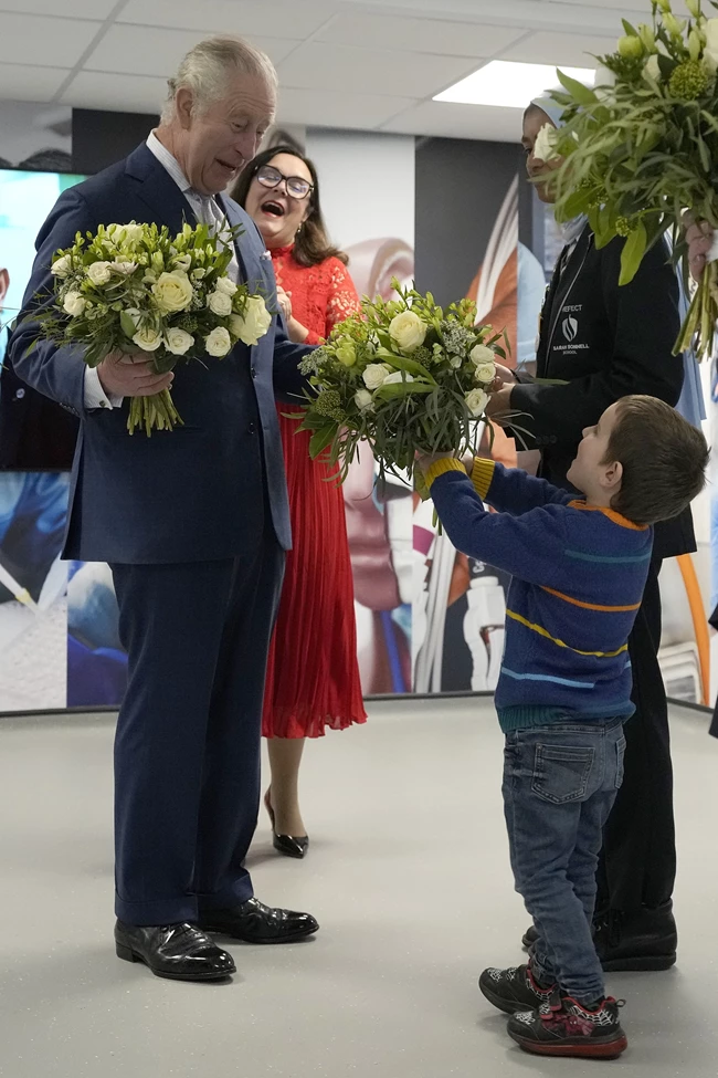Βασιλιάς Κάρολος | Το ατυχές συμβάν με την τρύπα στην κάλτσα του