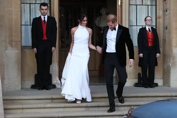 Επέτειος γάμου για Meghan Markle & πρίγκιπα Harry | Οι αδημοσίευτες φωτογραφίες από τη βασιλική γαμήλια δεξίωση