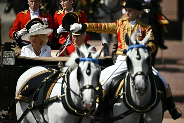 Τrooping the Colour 2025 | Με vibes της πριγκίπισσας Diana η εντυπωσιακή άφιξη της Kate Middleton στο Παλάτι