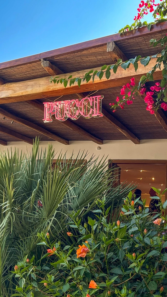 Το σύμπαν του Οίκου Pucci προσγειώνεται στην εμβληματική boutique Luisa Beach Mykonos