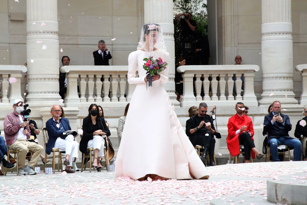 15 κομμάτια για να είστε η πιο κομψή καλεσμένη σ' ένα γάμο