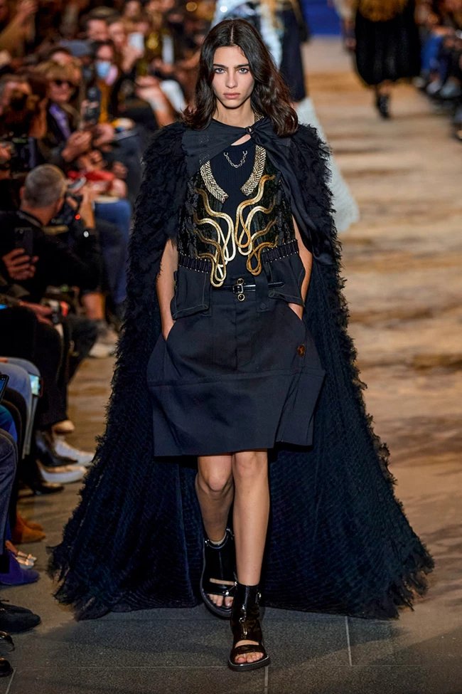 Runway Report | Οι επικρατέστερες τάσεις για την Άνοιξη- Καλοκαίρι 2022