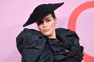 Plus-size swimwear brands που θα σας μεταφέρουν στο καλοκαίρι