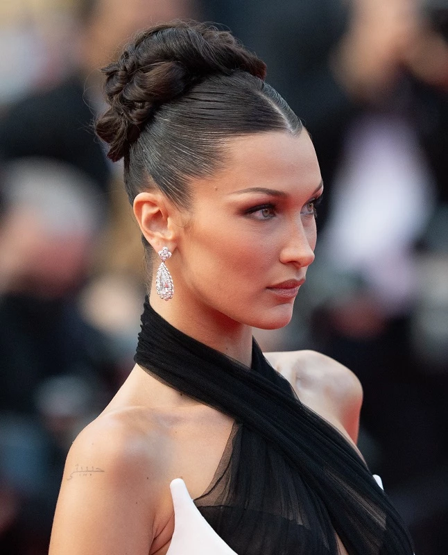 Perfect Updos | Η Bella Hadid παρέδωσε μαθήματα στιλ στο Φεστιβάλ Καννών 2021