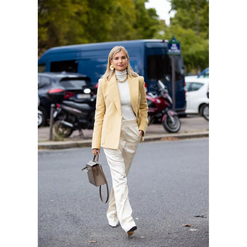 Blazer + ζιβάγκο + σατέν παντελόνι