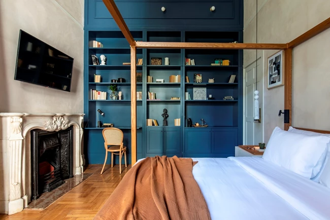 Περιηγηθείτε σε ένα νέο boutique hotel στο Κολωνάκι