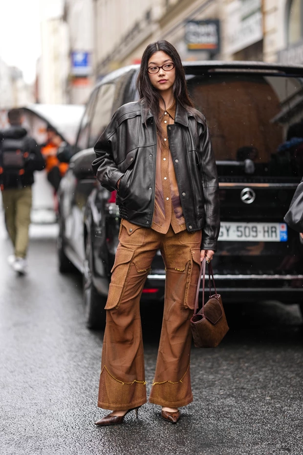 καφέ παντελόνι