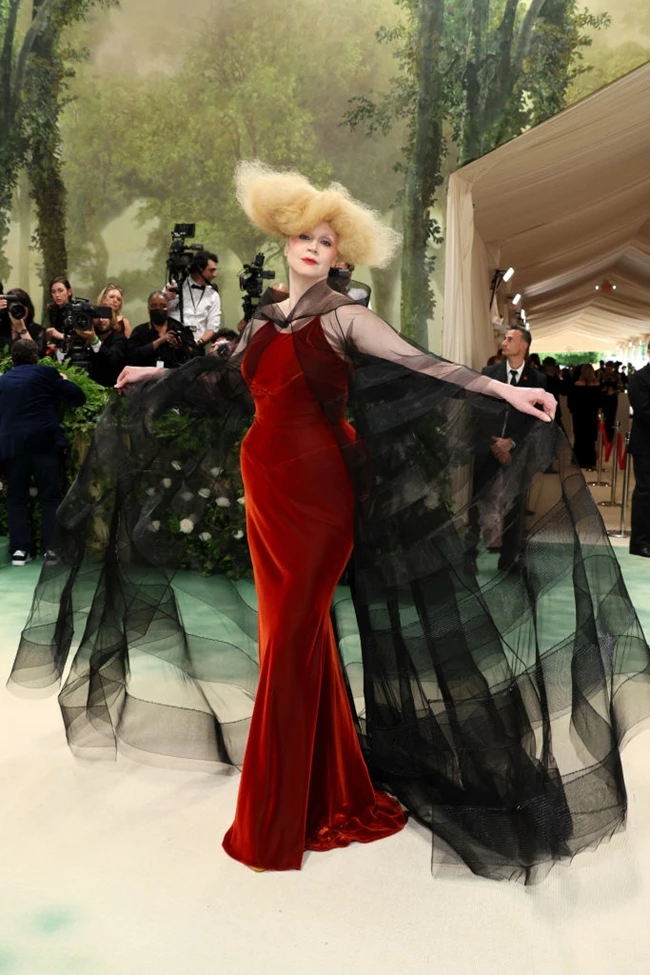 H Gwendoline Christie με custom Maison Margiela