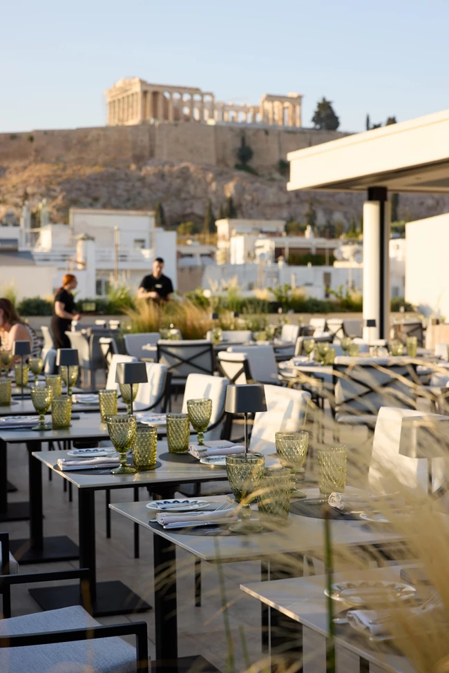 Summer In The City | Rooftop dining με θέα την Ακρόπολη και τον Λυκαβηττό σε δύο κορυφαίες (κυριολεκτικά) διευθύνσεις