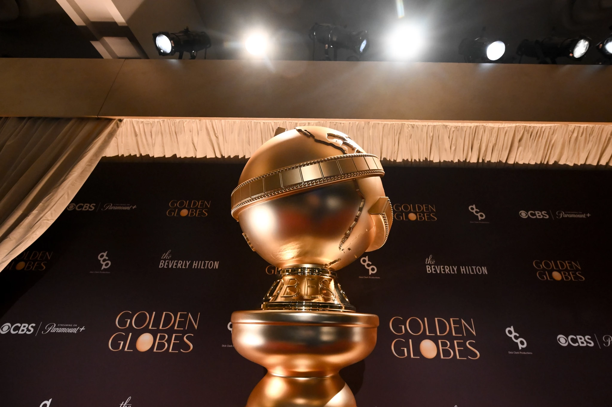 Οι Υποψηφιότητες των 83ων Golden Globes: Η πιο τολμηρή, διεθνής και απρόβλεπτη χρονιά του θεσμού!