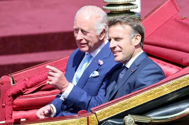Βασιλιάς Κάρολος και Emmanuel Macron