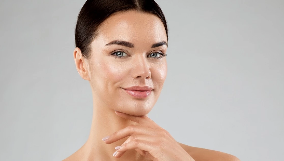 Τα 5 καλύτερα συσφιγκτικά έλαια σώματος για μια πιο σφριγηλή επιδερμίδα