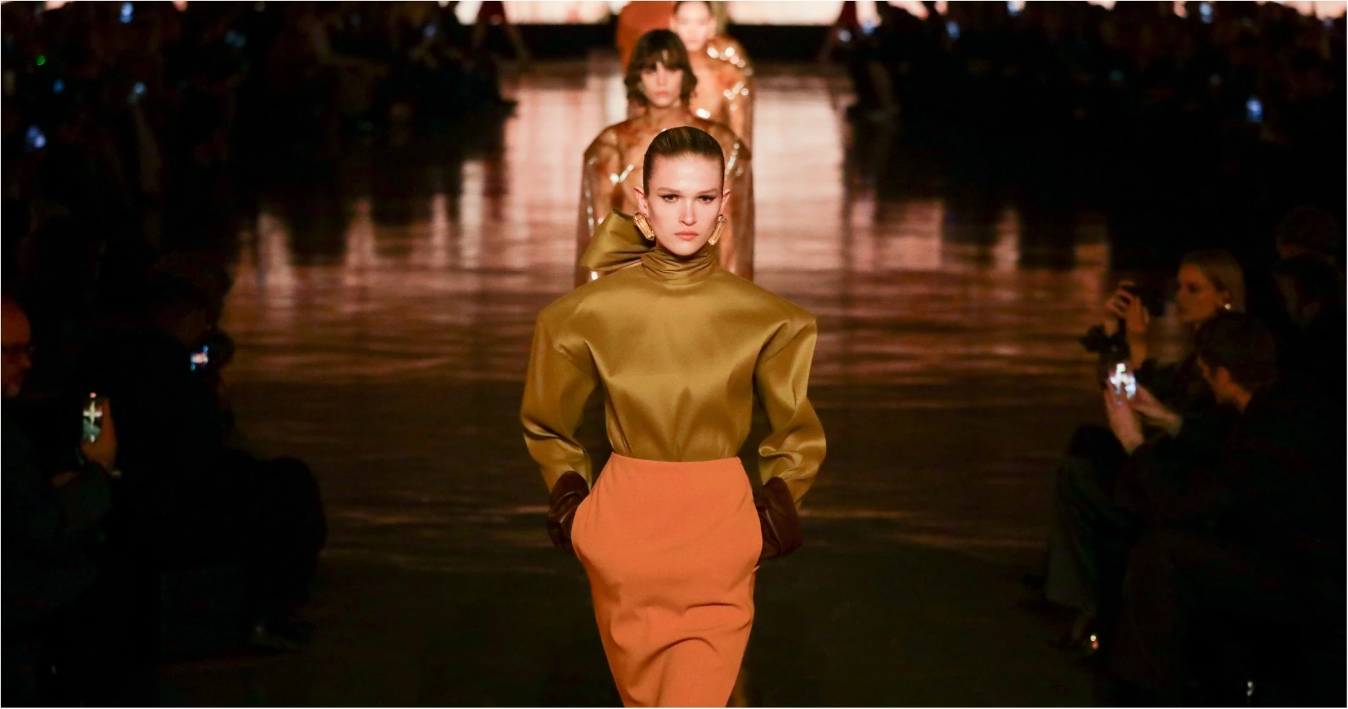 H νέα συλλογή Saint Laurent εστιάζει στην απλότητα της σιλουέτας