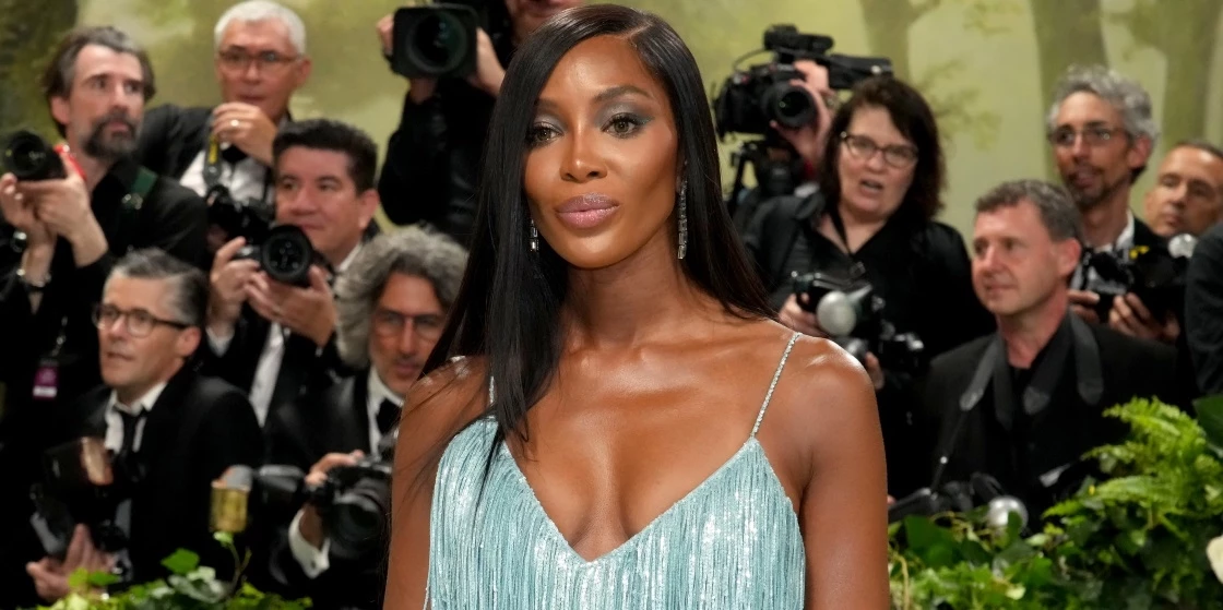 Naomi Campbell | Η εντυπωσιακή baroque εμφάνιση με δημιουργία Dolce & Gabbana στο Φεστιβάλ Καννών