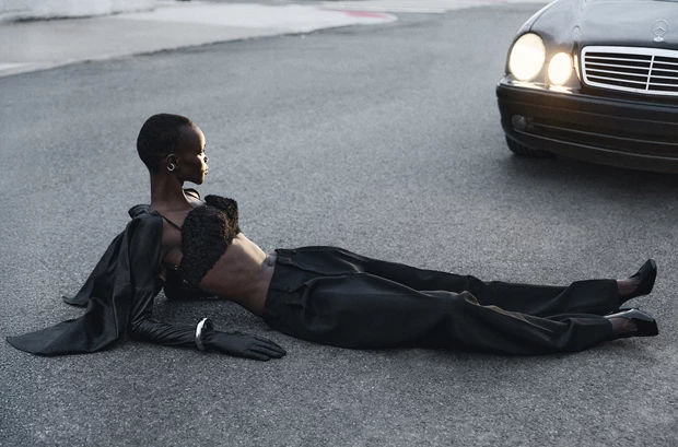 Μόδα On The Road Harper's Bazaar Feb26