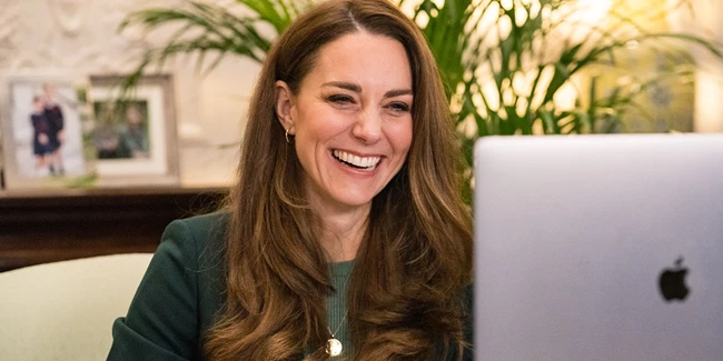 Kate Middleton | Το "κρυφό" μήνυμα πίσω από το χρυσό μενταγιόν της