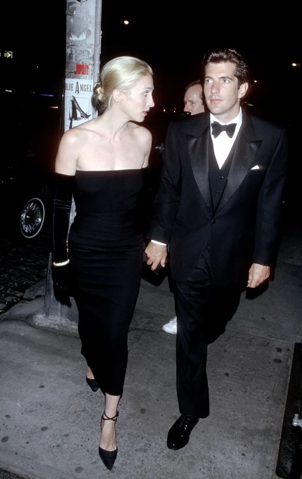 Carolyn Bessette Kennedy | Το νυφικό της που άλλαξε τη bridal μόδα — και το μυστήριο της εξαφάνισής του